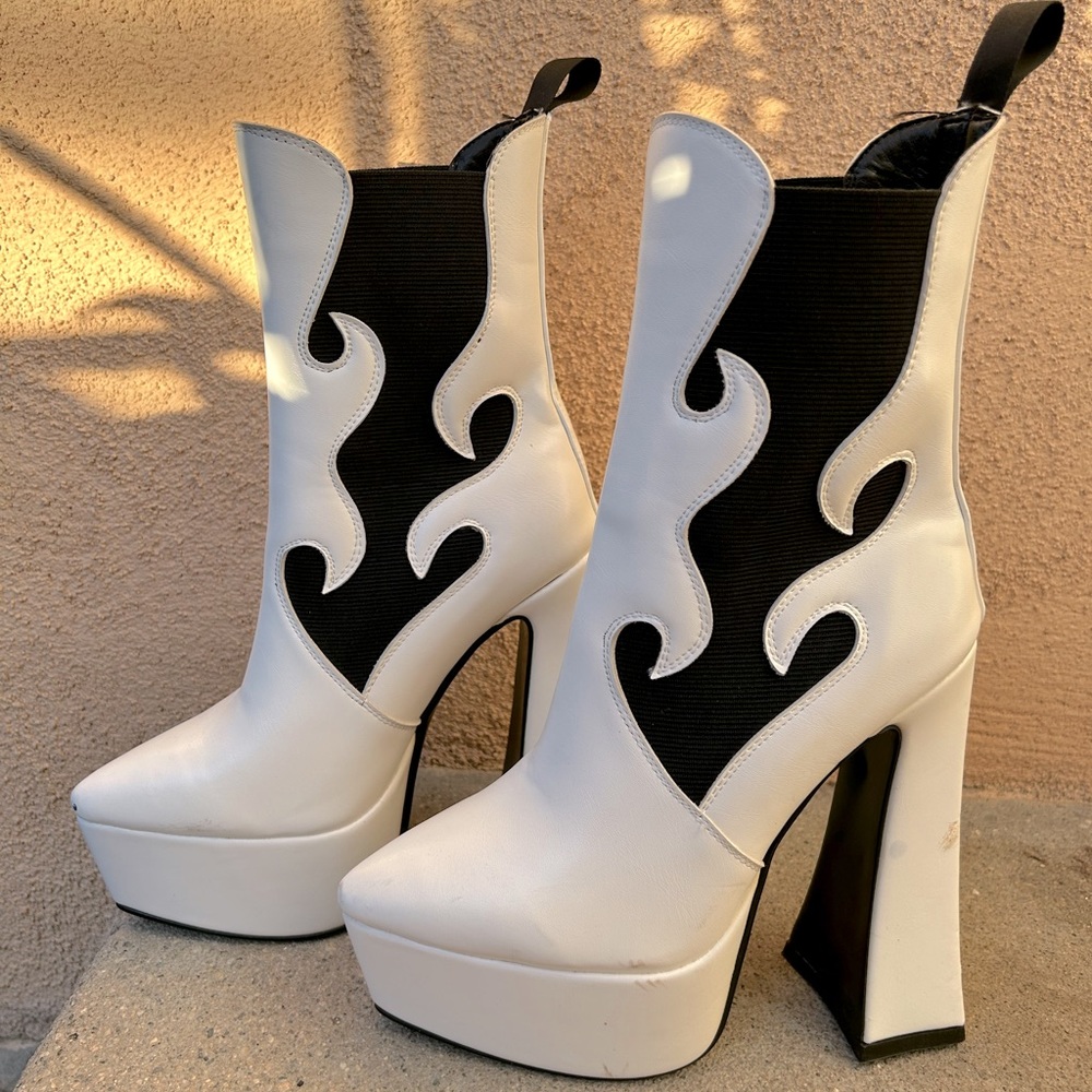La Moda Dolls Kill Platform Boots